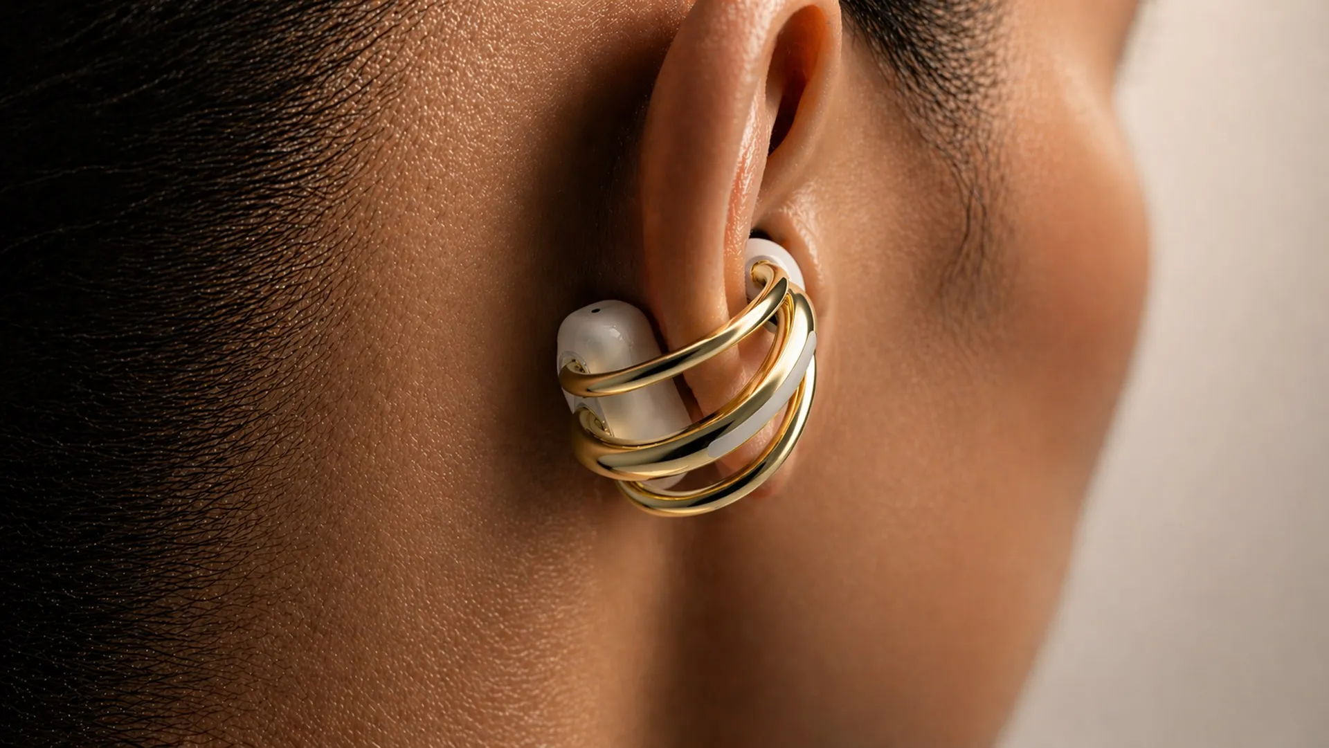 Close rear view of Elara around the ear